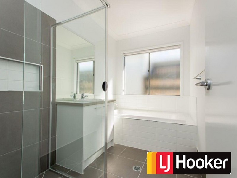 11 Sanctuary Avenue, Noosa Heads QLD 4567