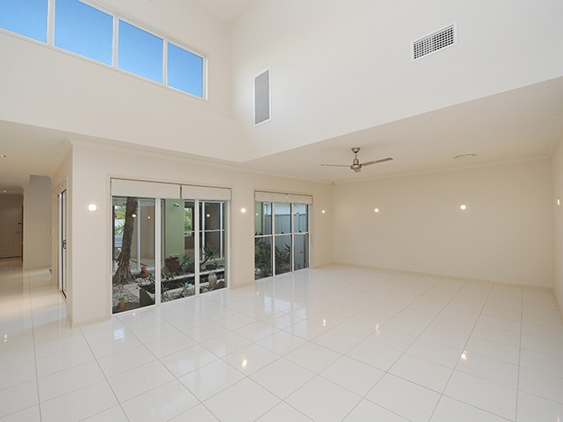 19 Magnetic Street, Kawana Island QLD 4575