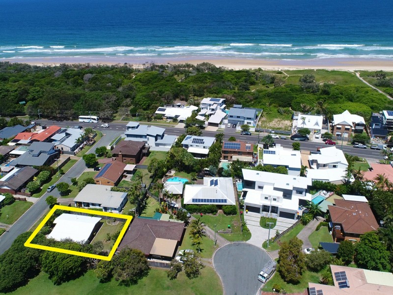 9 Saleng Crescent, Warana QLD 4575