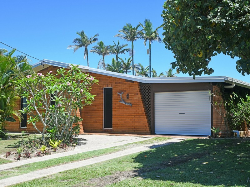 9 Saleng Crescent, Warana QLD 4575