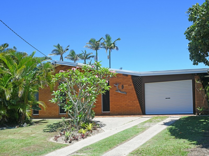 9 Saleng Crescent, Warana QLD 4575