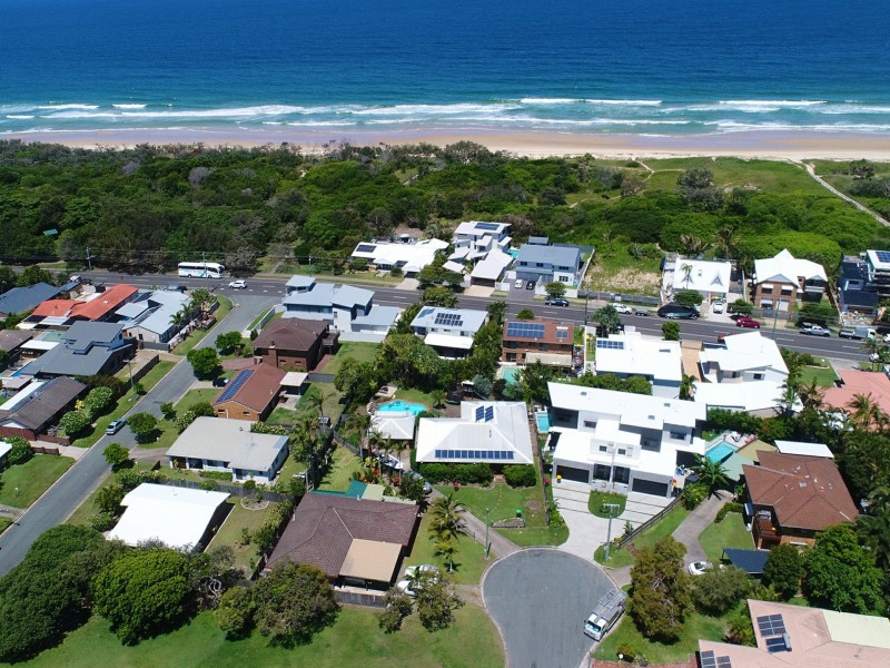9 Saleng Crescent, Warana QLD 4575