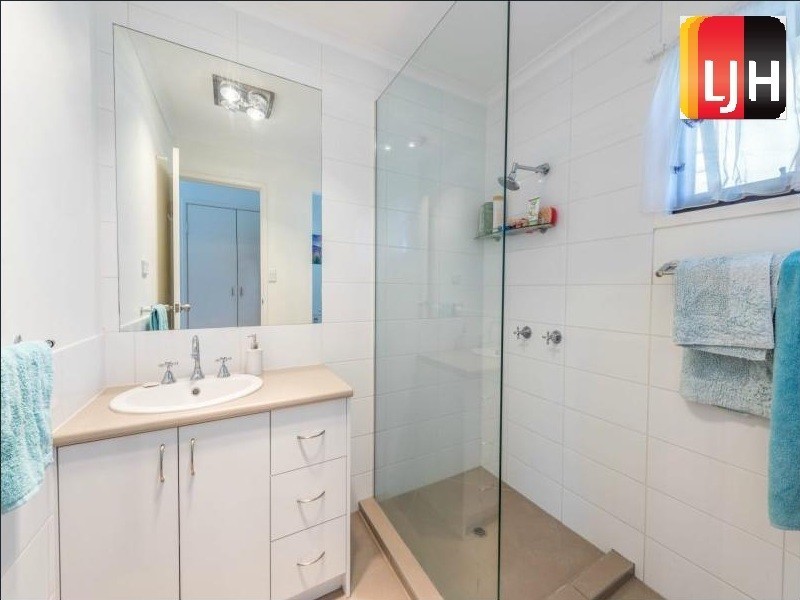Villa 27/10 Melody Court, Warana QLD 4575