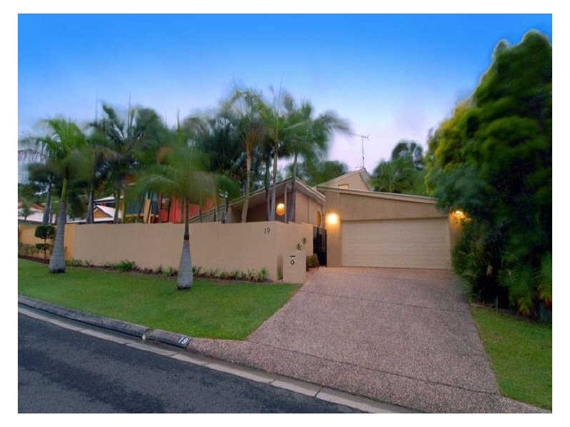 19 Admiralty Drive, Alexandra Headland QLD 4572