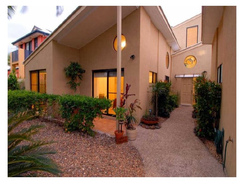 19 Admiralty Drive, Alexandra Headland QLD 4572