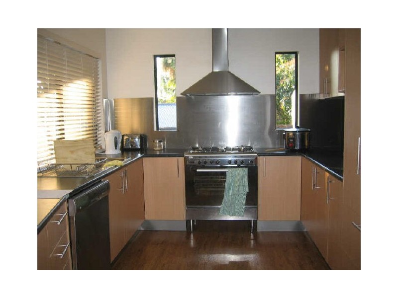 35 Oloway Crescent, Alexandra Headland QLD 4572