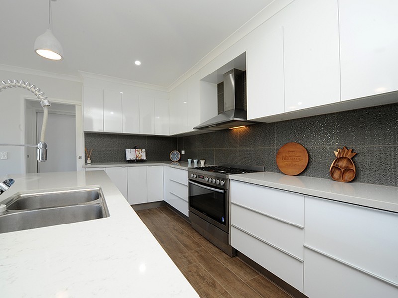 10 Stradbroke Street, Mountain Creek QLD 4557