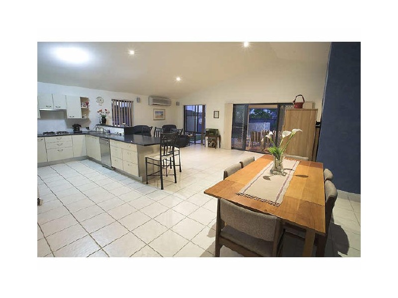17 Malta Place, Kawana Island QLD 4575