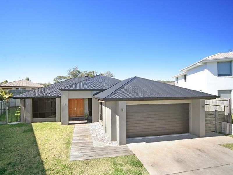 25 Hillview Crescent, Little Mountain QLD 4551