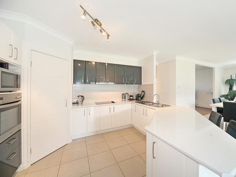 25 Hillview Crescent, Little Mountain QLD 4551