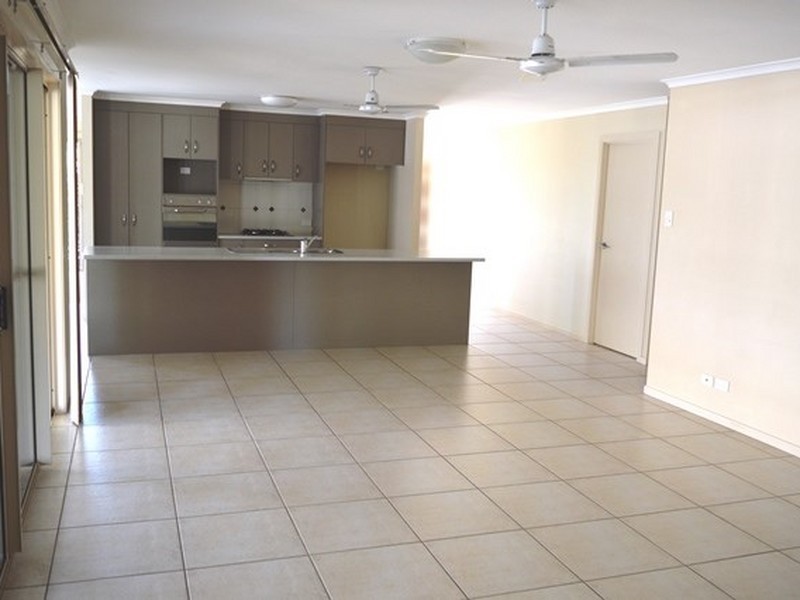 10 Mangrove Street, Beerwah QLD 4519