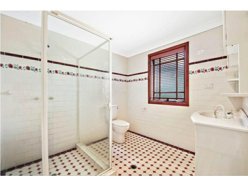 25 Gnarbo Avenue, Carss Park NSW 2221