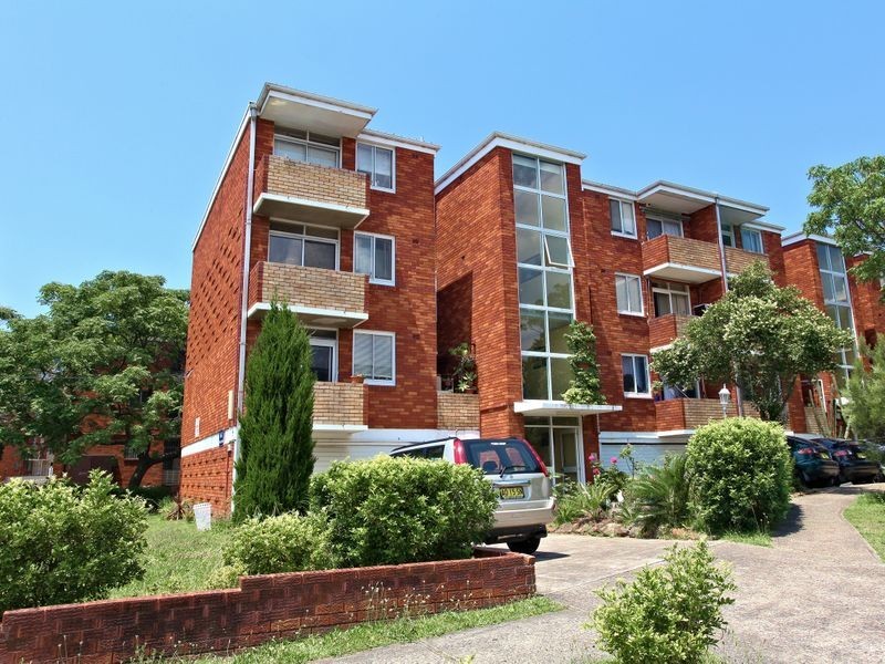 2/64 Mascot Drive, Eastlakes NSW 2018