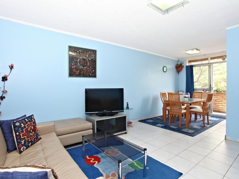 2/64 Mascot Drive, Eastlakes NSW 2018