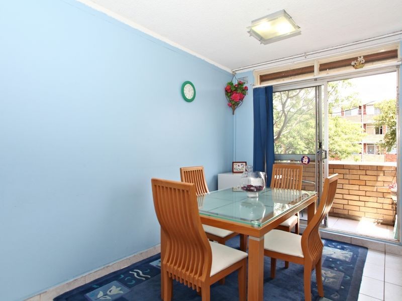 2/64 Mascot Drive, Eastlakes NSW 2018