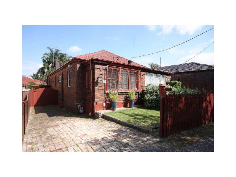 15 St Helena Parade, Eastlakes NSW 2018