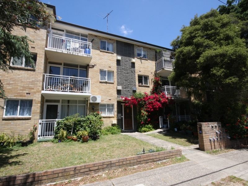 3/4 Barber Avenue, Eastlakes NSW 2018