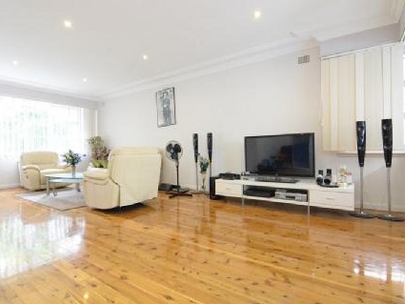 42 Mascot Drive, Eastlakes NSW 2018