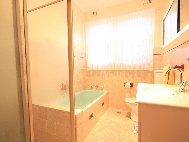 11 Florence Avenue, Eastlakes NSW 2018