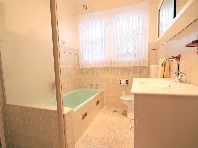 11 Florence Avenue, Eastlakes NSW 2018