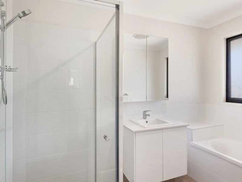 1 Clarence Ave, Springfield QLD 4300