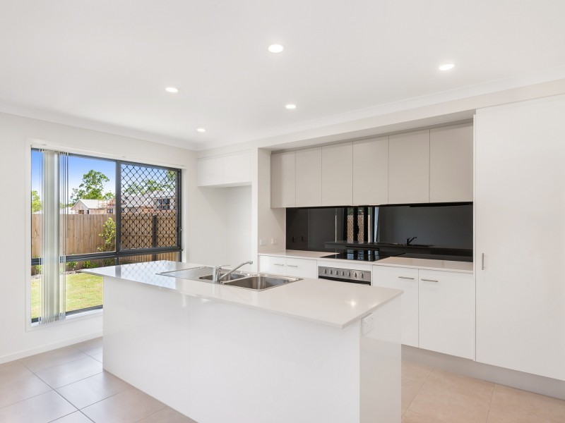 1 Clarence Ave, Springfield QLD 4300