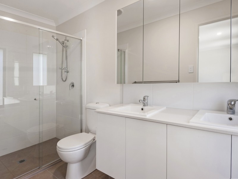 1 Clarence Ave, Springfield QLD 4300