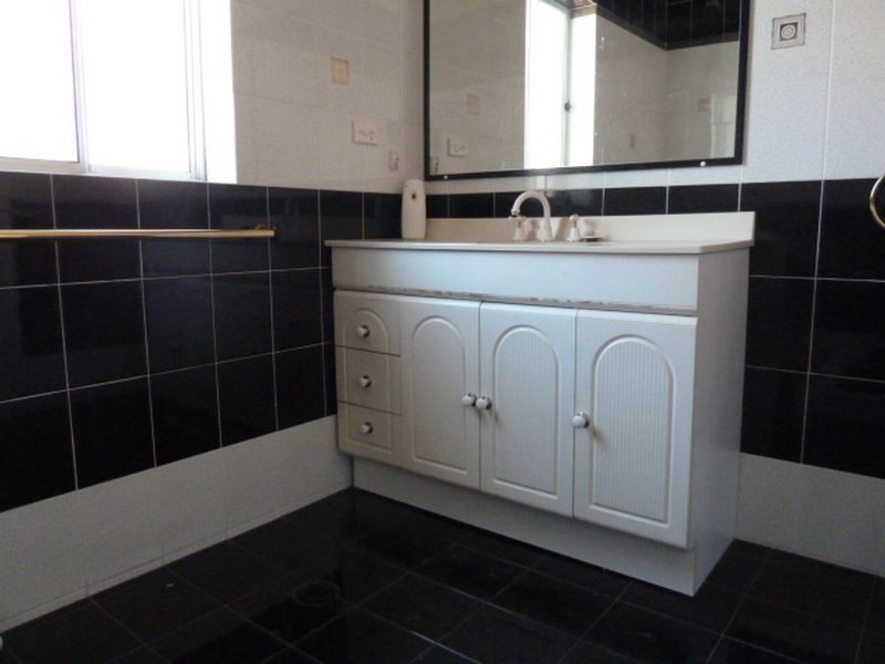 8 Henry Kendal Crescent, Mascot NSW 2020