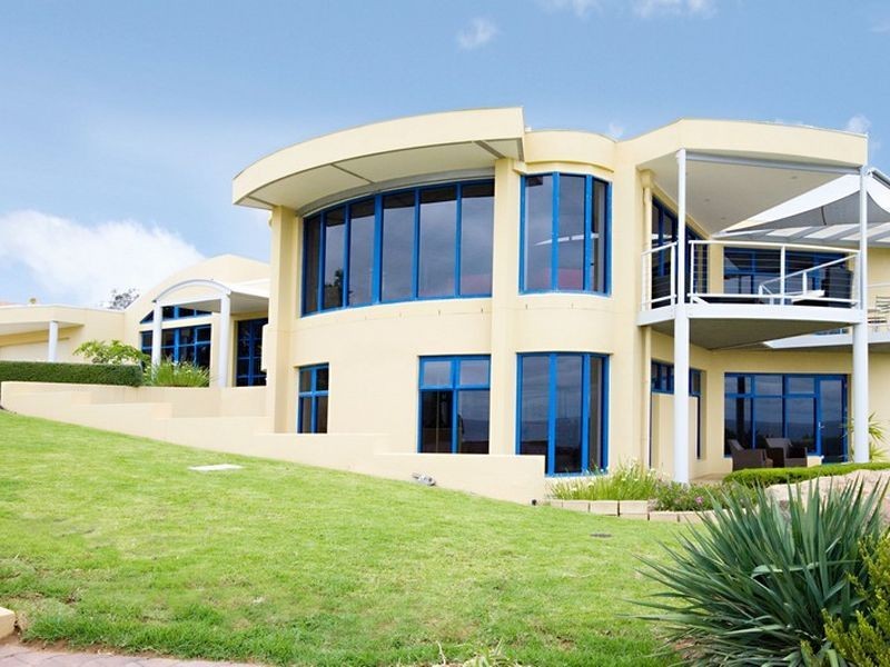 8 Clifftop Crescent, Hallett Cove SA 5158