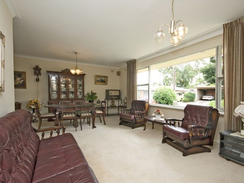 1 Overbury Drive, Clarence Park SA 5034