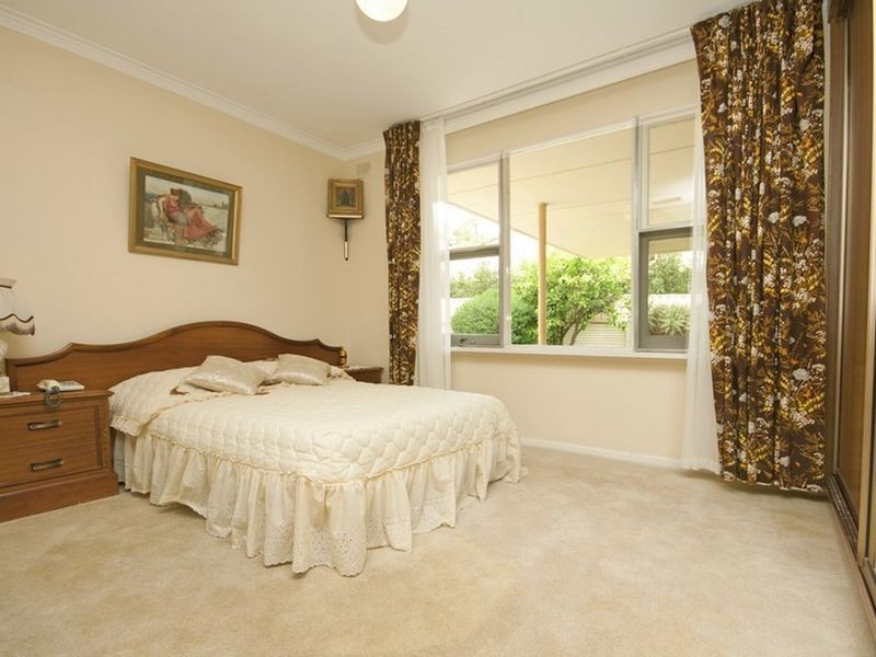 1 Overbury Drive, Clarence Park SA 5034