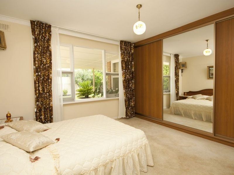1 Overbury Drive, Clarence Park SA 5034