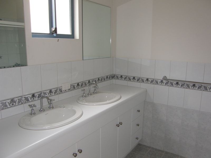 2B St Vincents Avenue, Hallett Cove SA 5158