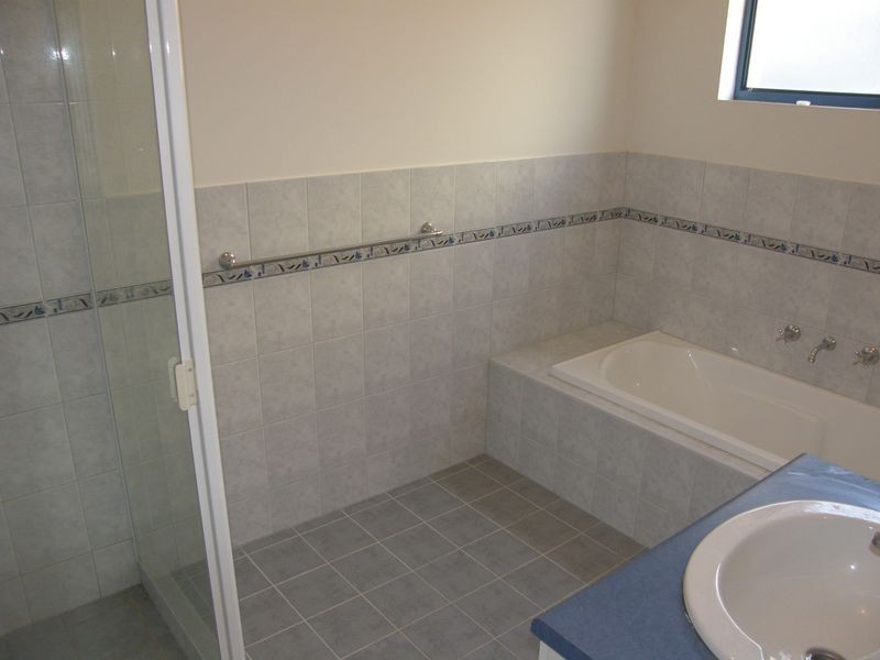 2B St Vincents Avenue, Hallett Cove SA 5158