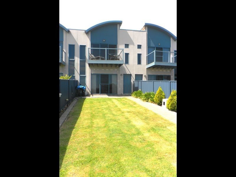 2B St Vincents Avenue, Hallett Cove SA 5158