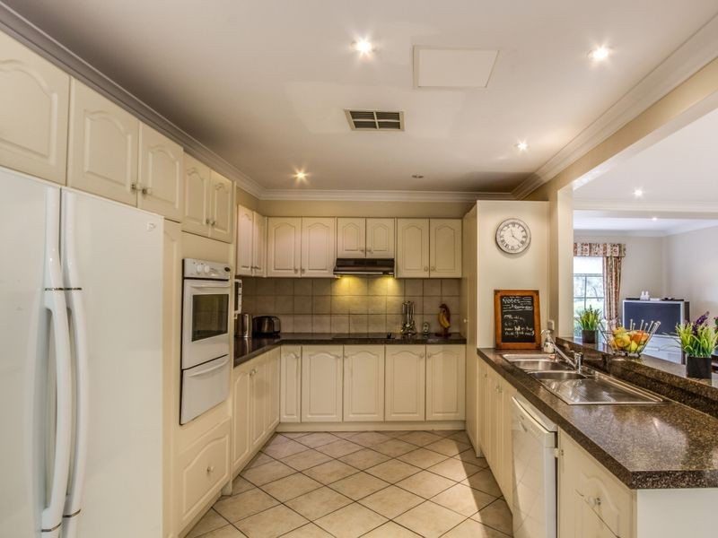 13 The Parkway, Aberfoyle Park SA 5159