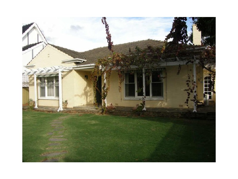 27 Chamberlain Ave, Clarence Gardens SA 5039