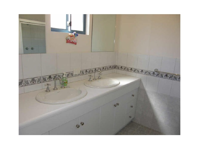 2B St Vincents Avenue, Hallett Cove SA 5158