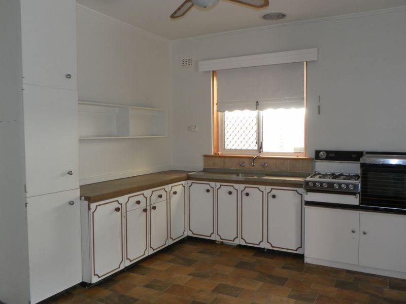 28 Nilpena Avenue, Park Holme SA 5043