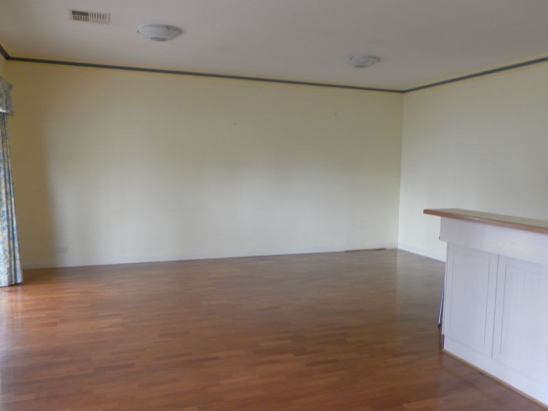 8 Arnold Drive, Mitchell Park SA 5043