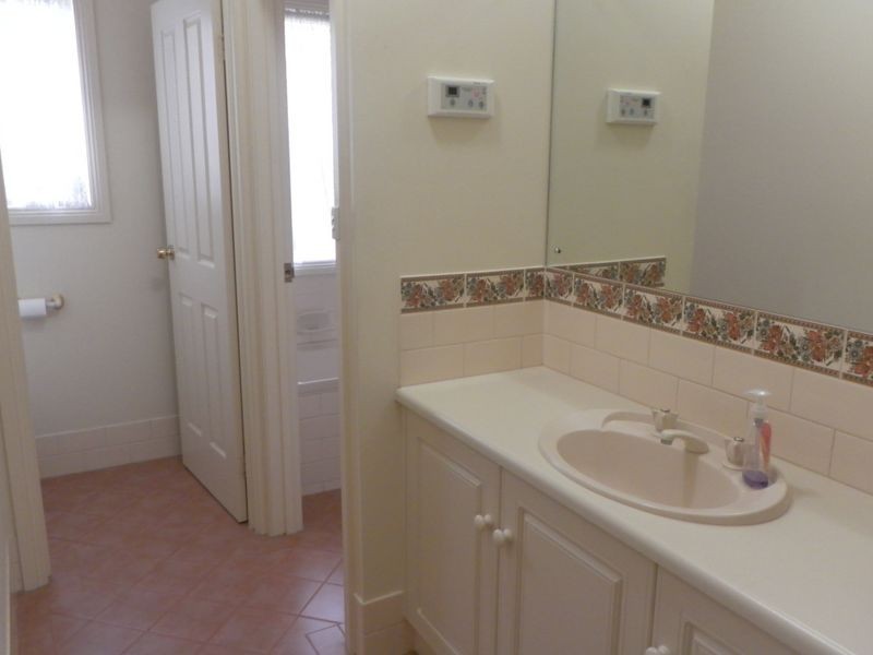 8 Arnold Drive, Mitchell Park SA 5043