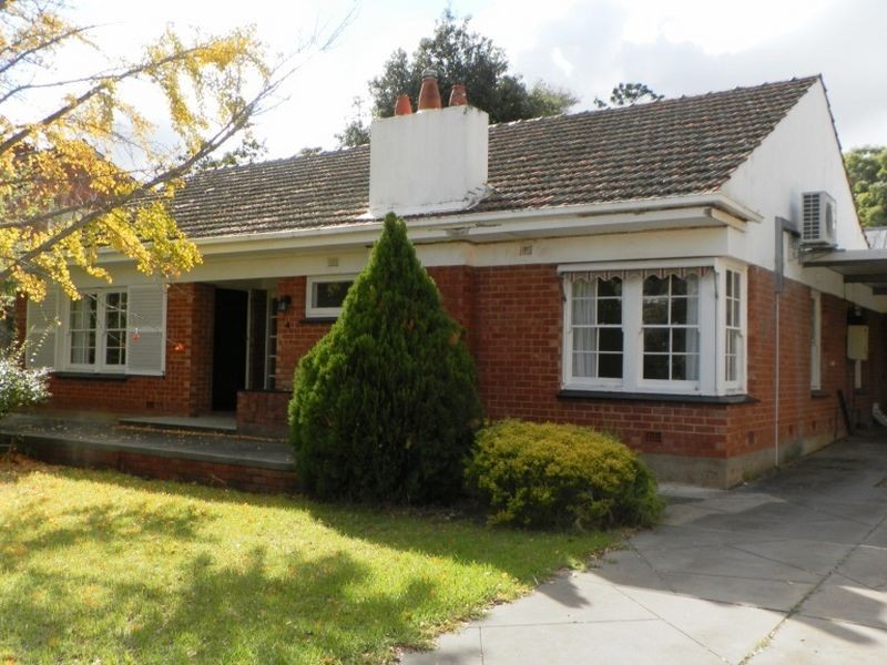 4 Surrey Crescent, Lower Mitcham SA 5062