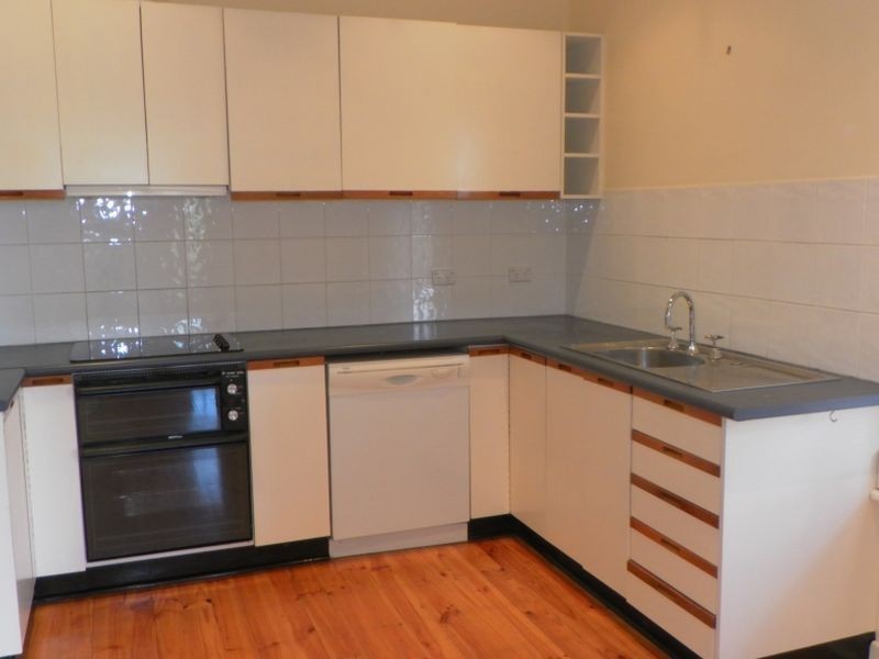 4 Surrey Crescent, Lower Mitcham SA 5062