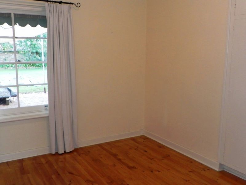 4 Surrey Crescent, Lower Mitcham SA 5062