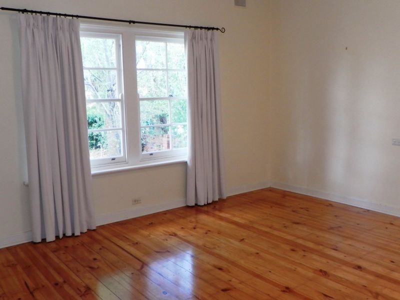 4 Surrey Crescent, Lower Mitcham SA 5062