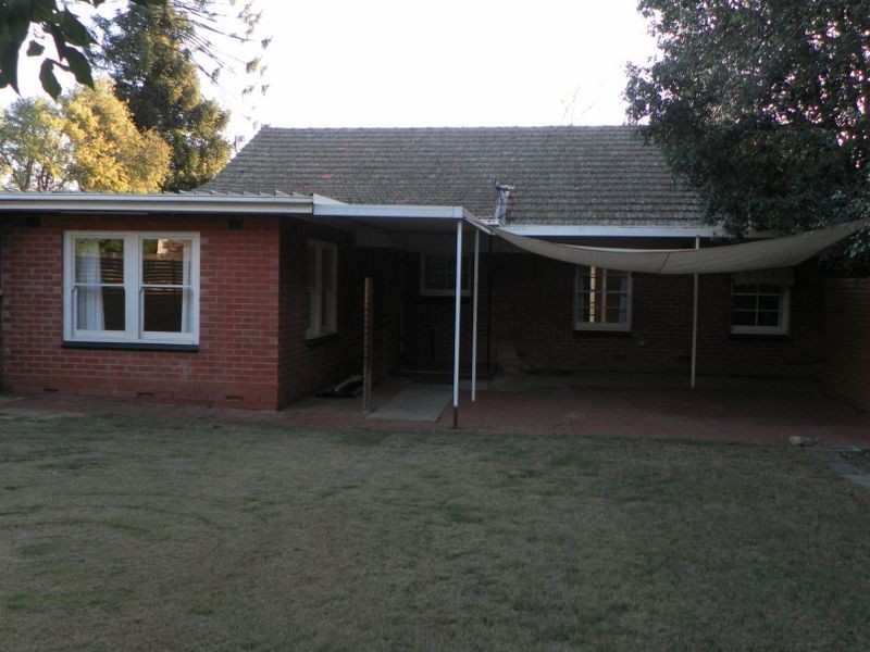 4 Surrey Crescent, Lower Mitcham SA 5062