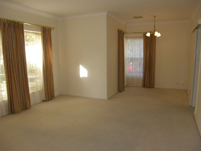 24 Adam Ave, Bellevue Heights SA 5050