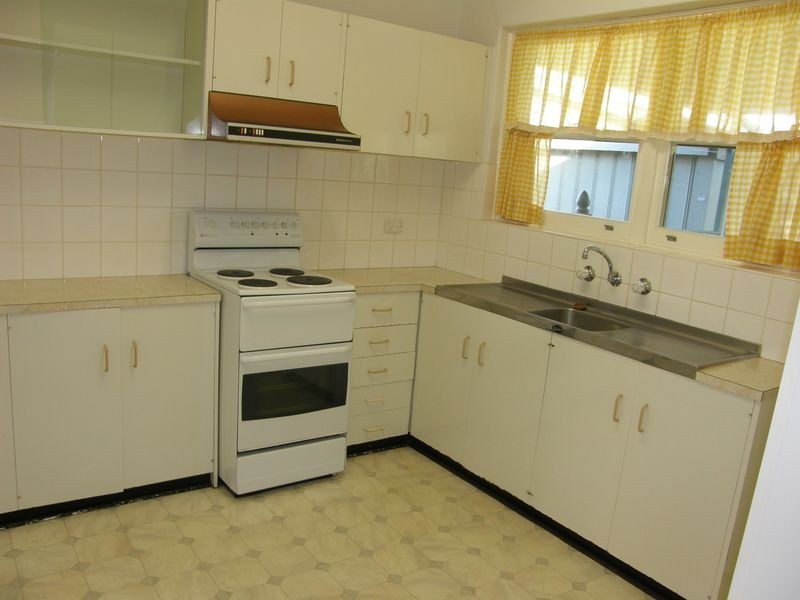 24 Adam Ave, Bellevue Heights SA 5050