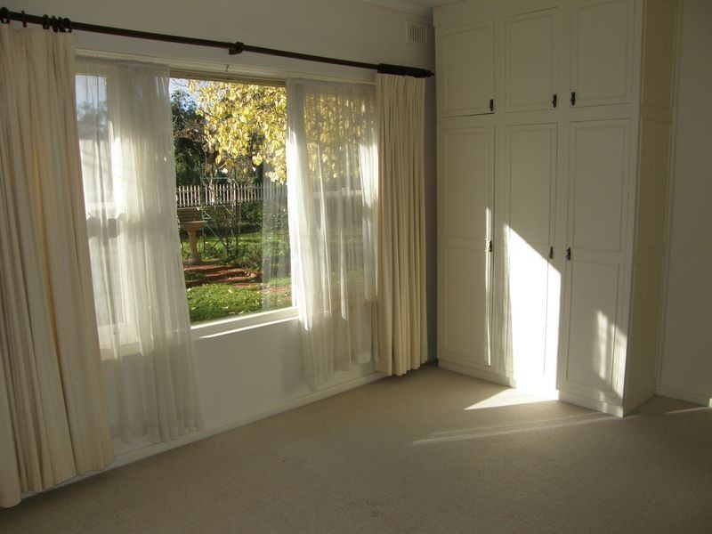 24 Adam Ave, Bellevue Heights SA 5050