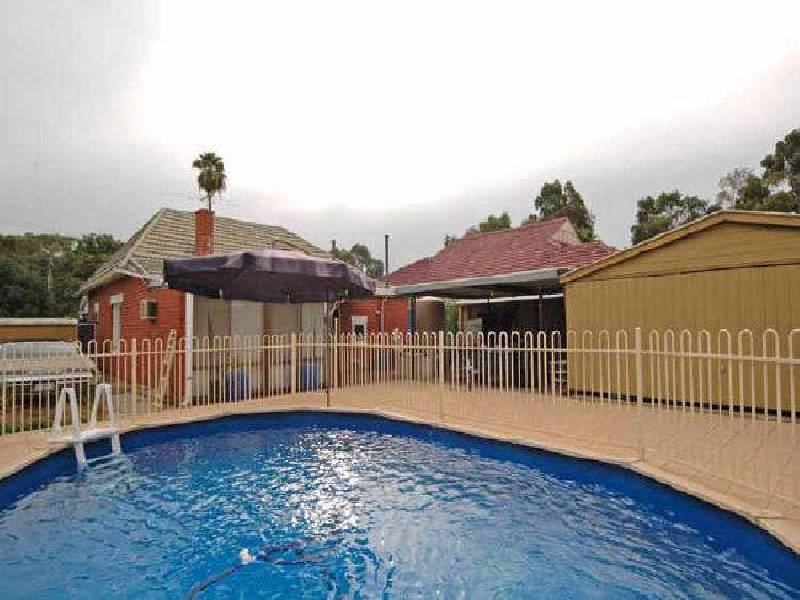 3 Selkirk Avenue, Black Forest SA 5035
